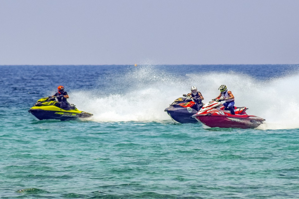 5 Water Sports You Must Try - Zorn's Zoo